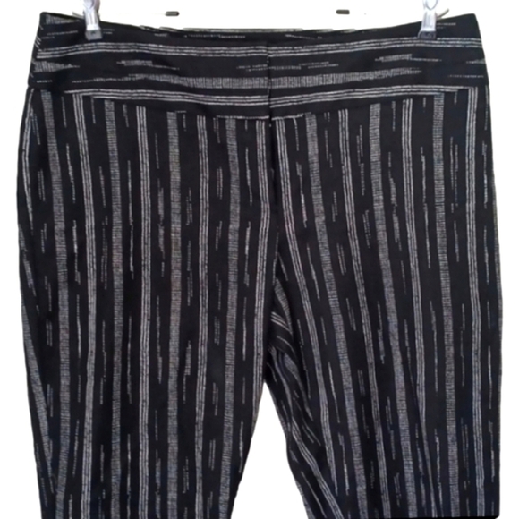 APT. 9  Black & White Torie Capri - Picture 2 of 7